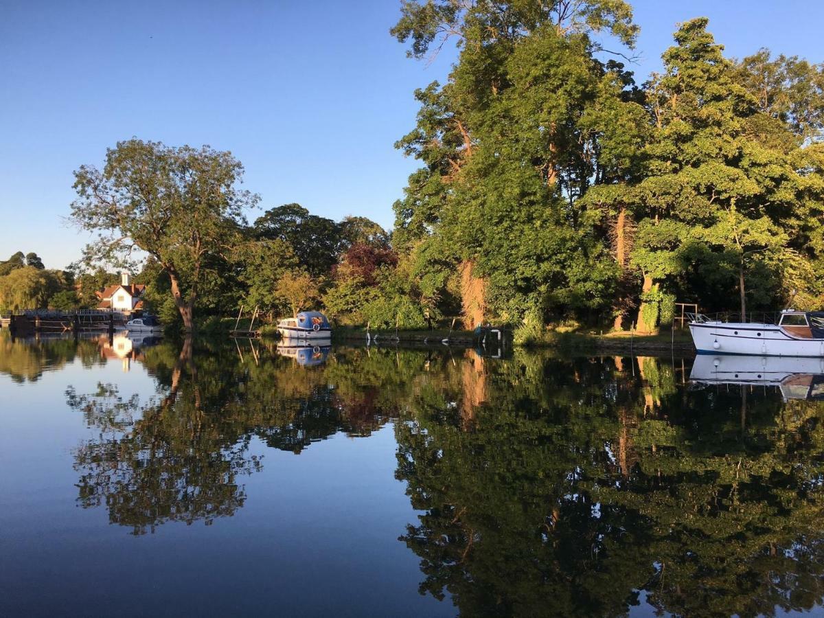 The Swan, Streatley, Berkshire Hotel Exterior photo